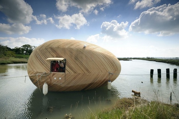 The Floating Egg