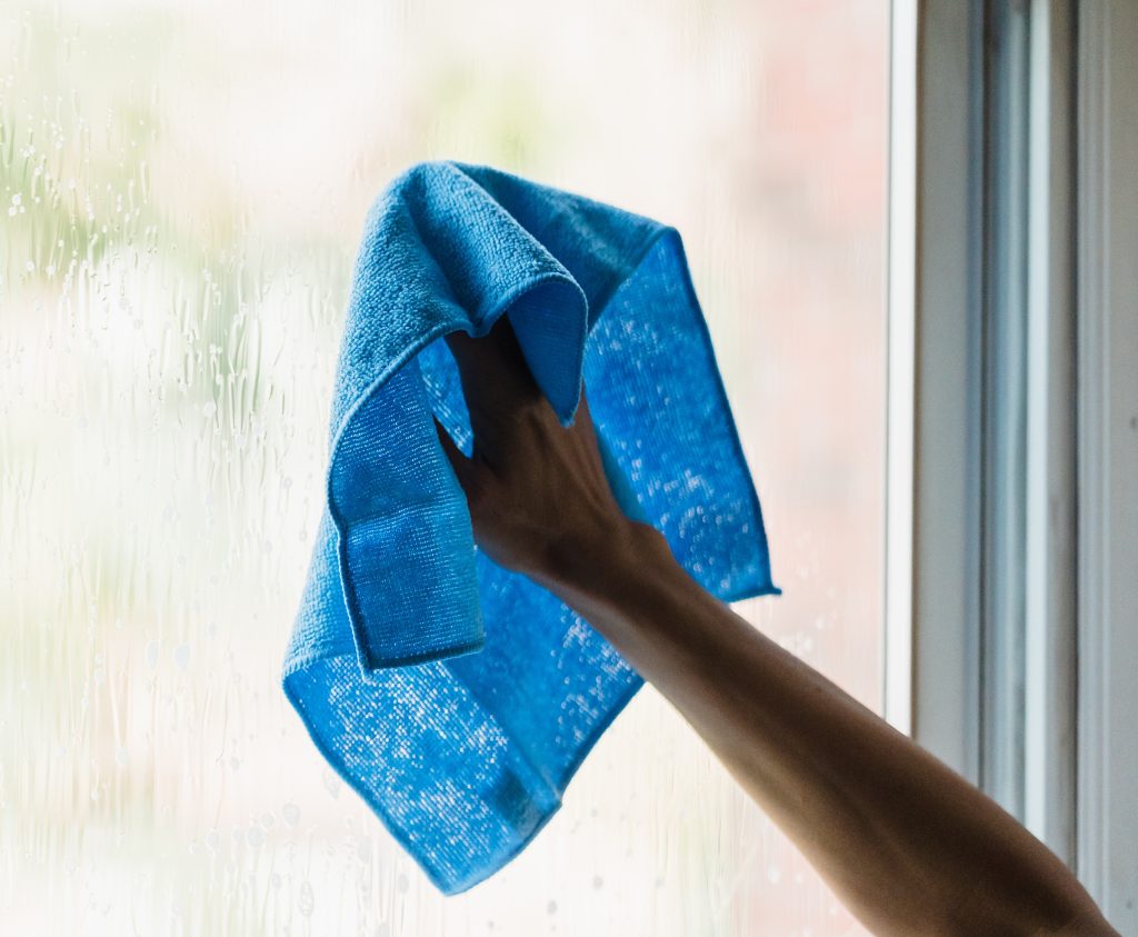 The secret to a sparkling clean home is homemade cleaner with vinegar!