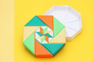 An image of an octogonal origami box.