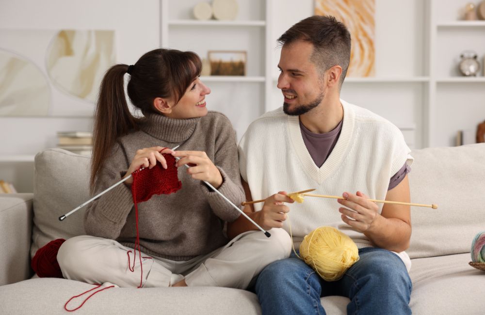 An image of a couple learning how to knit.