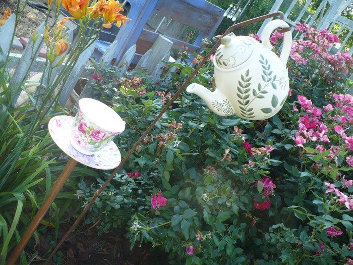 DIY Teacup Bird Feeder