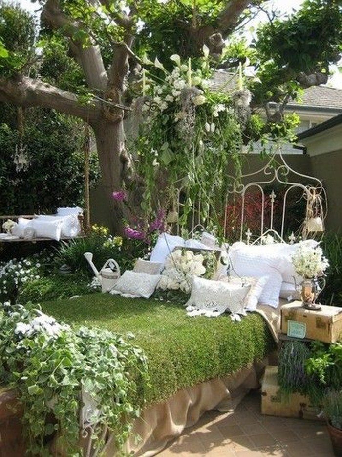 Grass Daybed