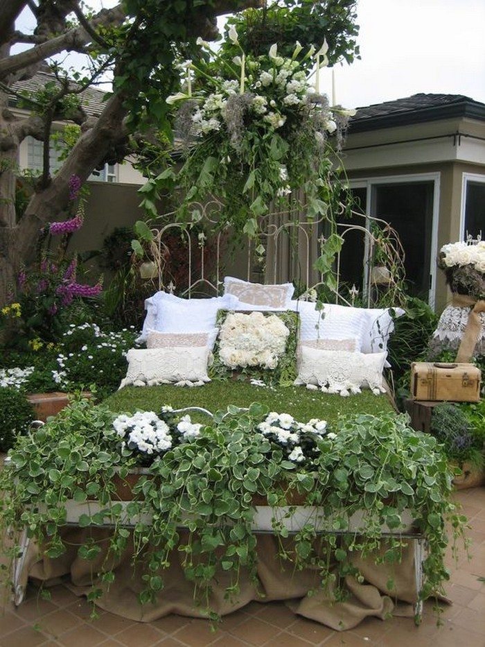 Grass Daybed