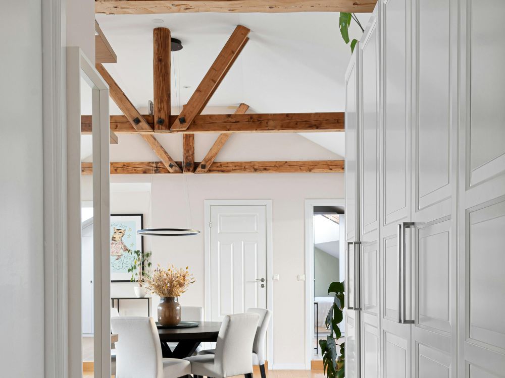 An image of faux wood beams.