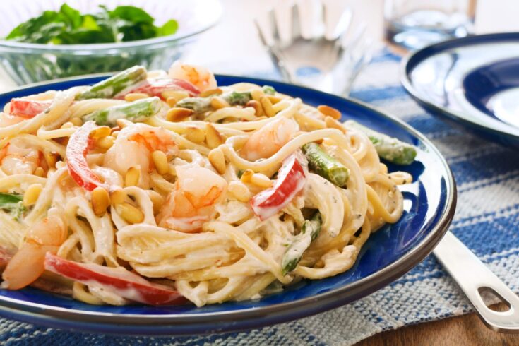 Creamy Garlic Pasta with Shrimp & Vegetables