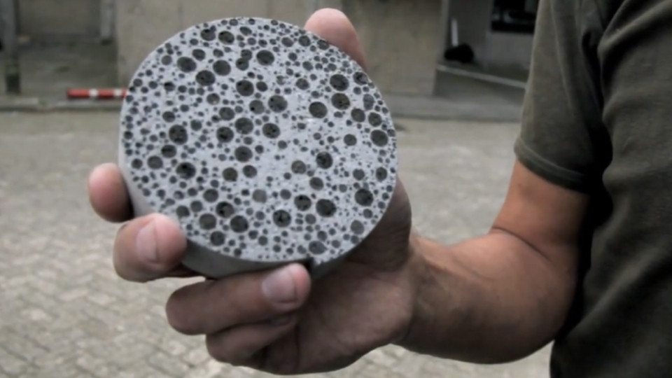 Bio-concrete repairs itself