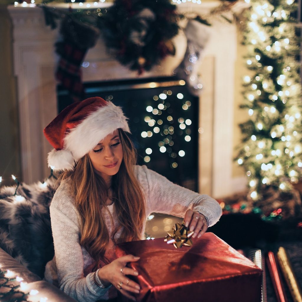 10 Christmas Gifts a Teenage Girl Will Love
