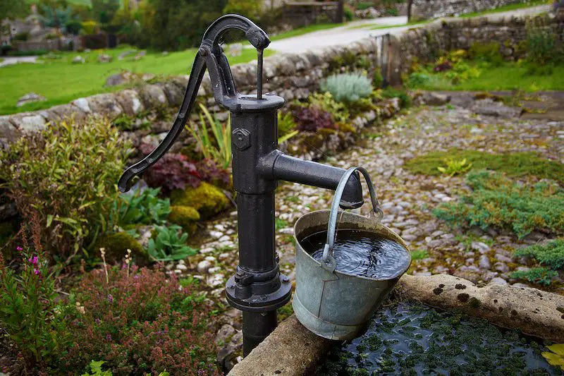A DIY water feature fountain for home outdoor spaces.