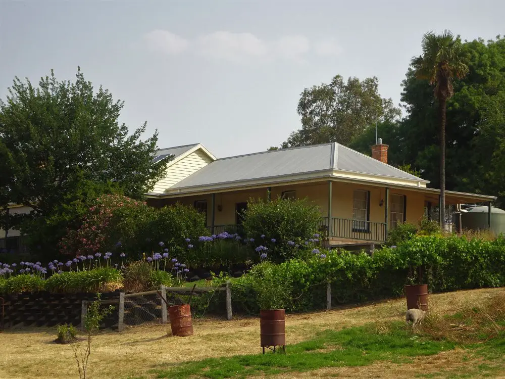 An image of a residential homestead building.