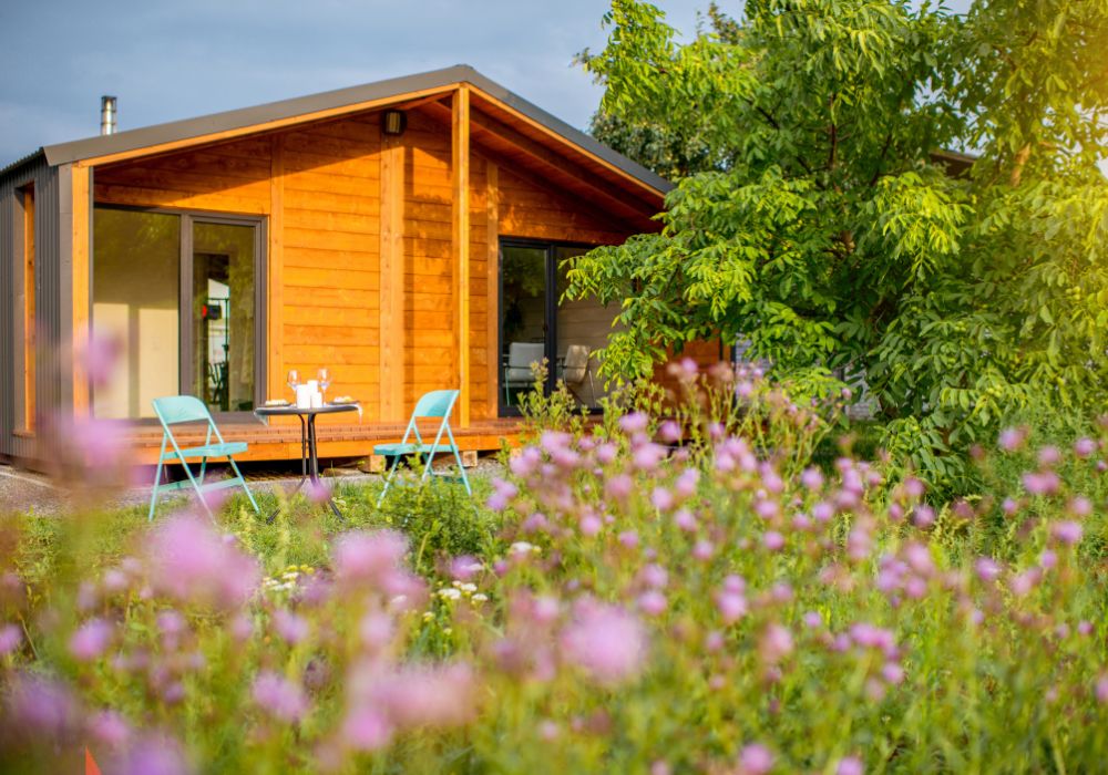 An image of a backyard guest house.