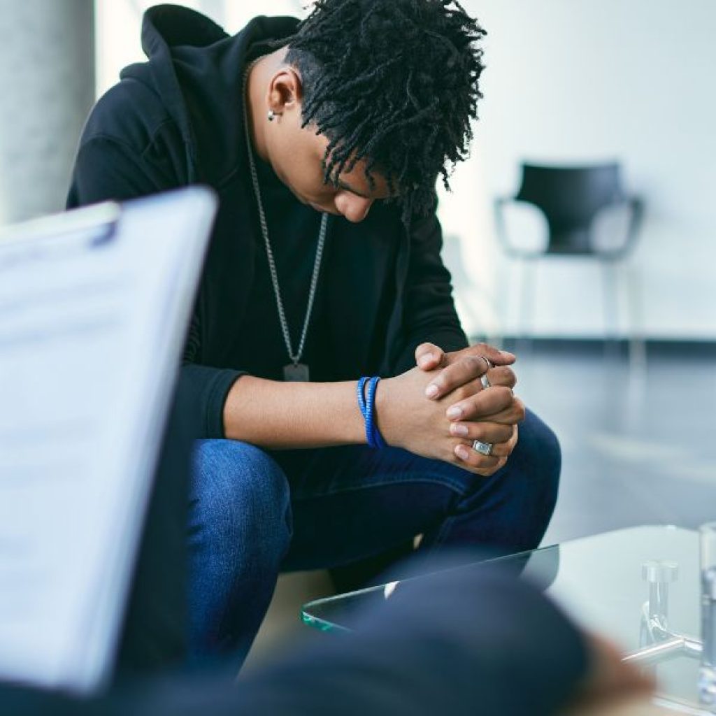 An image of a gen z teenager receiving therapy. 